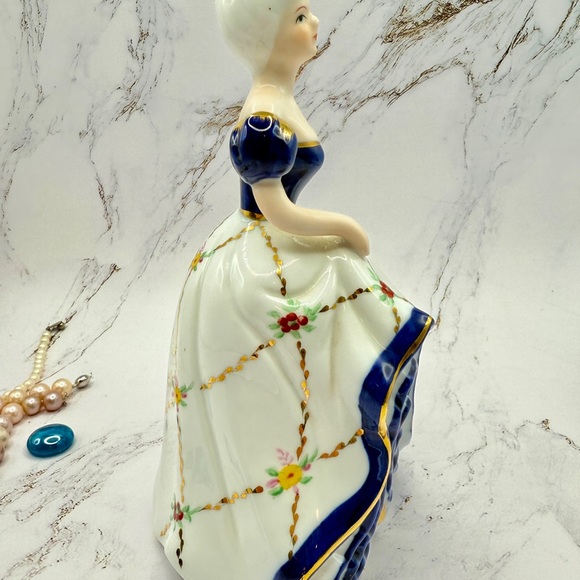 KPM Royal Berlin Victorian LADY Porcelain Figurine 8” Tall, beautiful, vintage - Picture 7 of 10